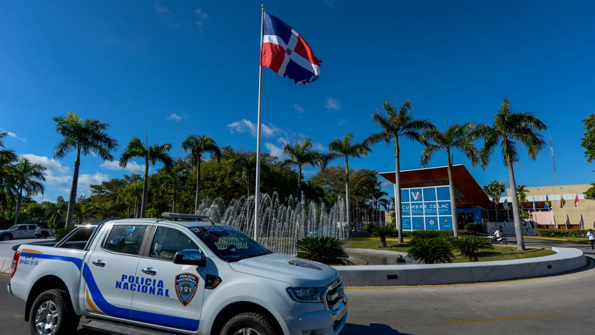 un-coche-de-policia-nacional-de-republica-dominicana.jpeg