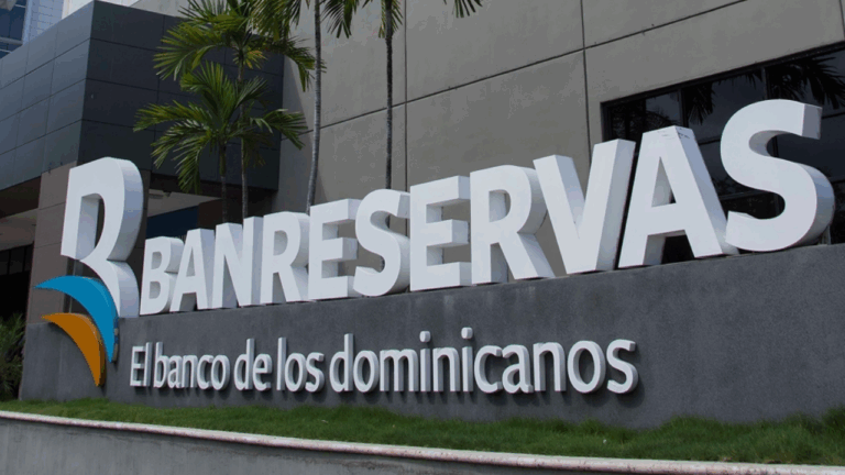 Detenidos cuatro empleados de Banreservas en Barahona por investigación de desfalco