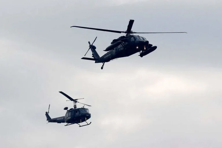 EE.UU. despliega helicópteros de combate cerca de Venezuela
