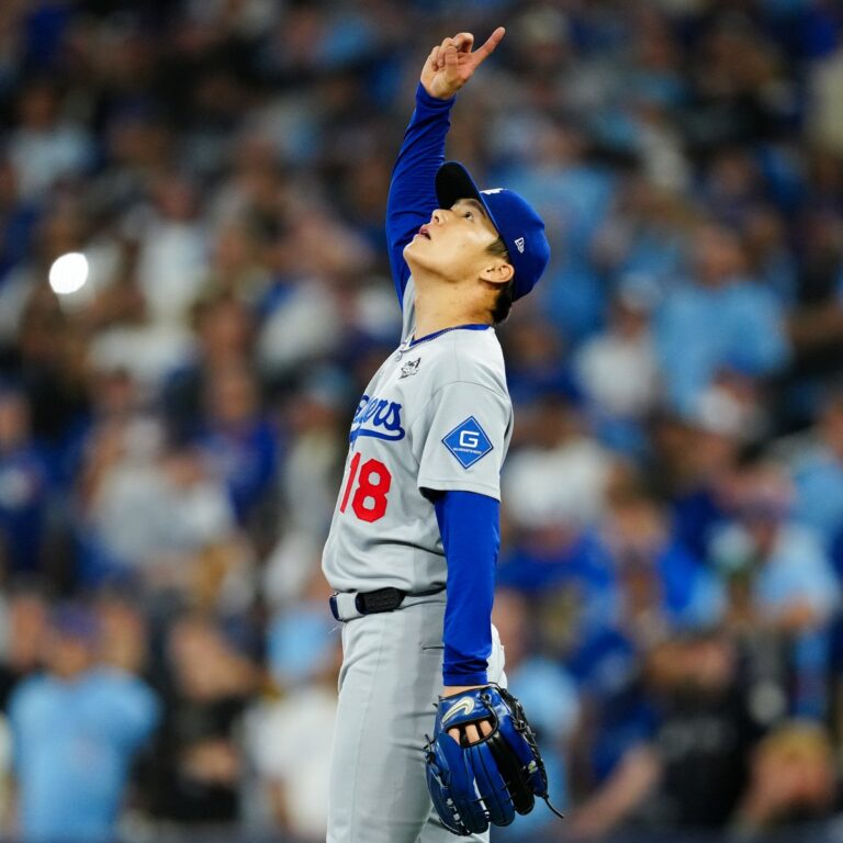 Yamamoto firma juego completo histórico y se une a leyendas de postemporada