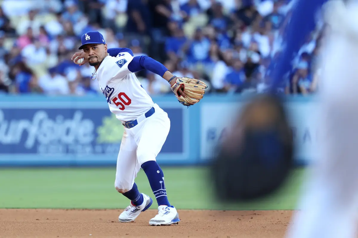 50-los-angeles-dodgers-throws-113601154.jpg