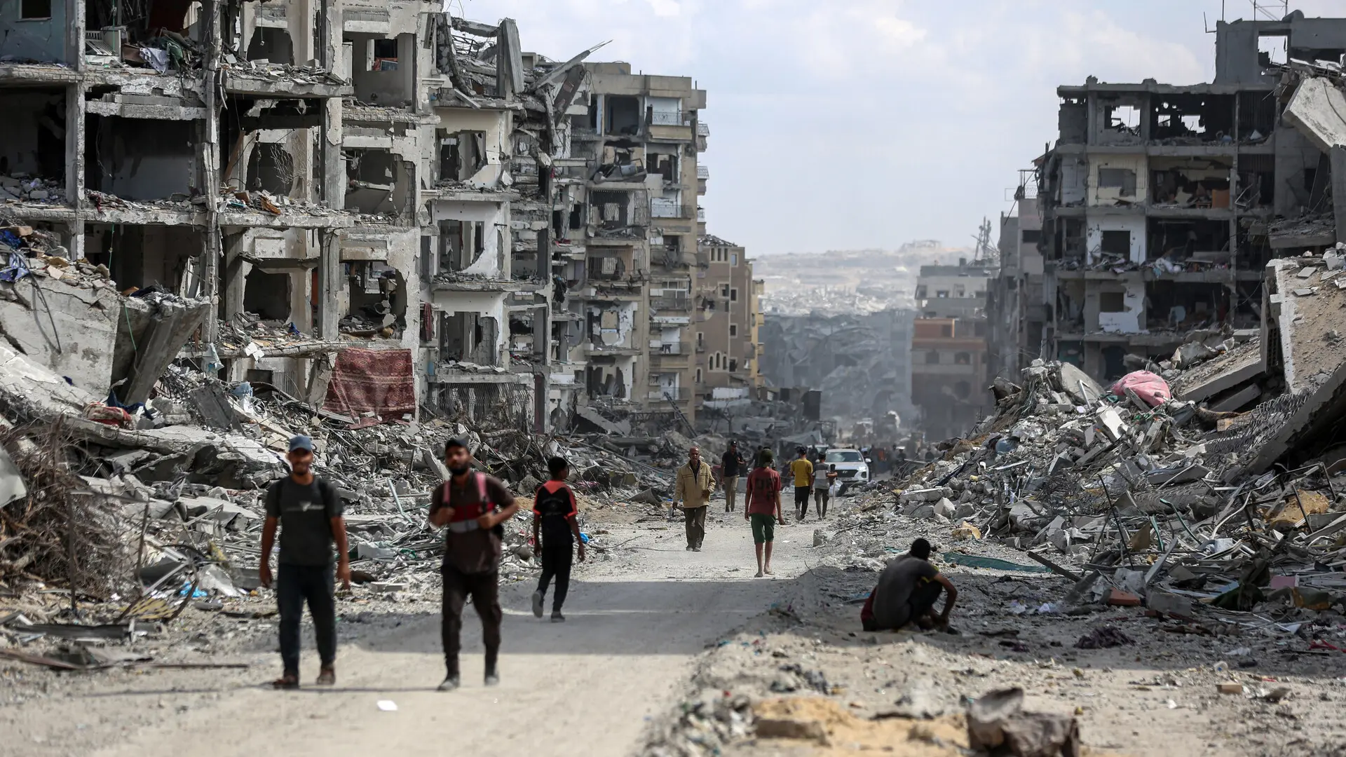 #Mundo:Un ataque israelí a un minibús en Gaza mata a 11 gazatíes de la misma familia #FVDigital