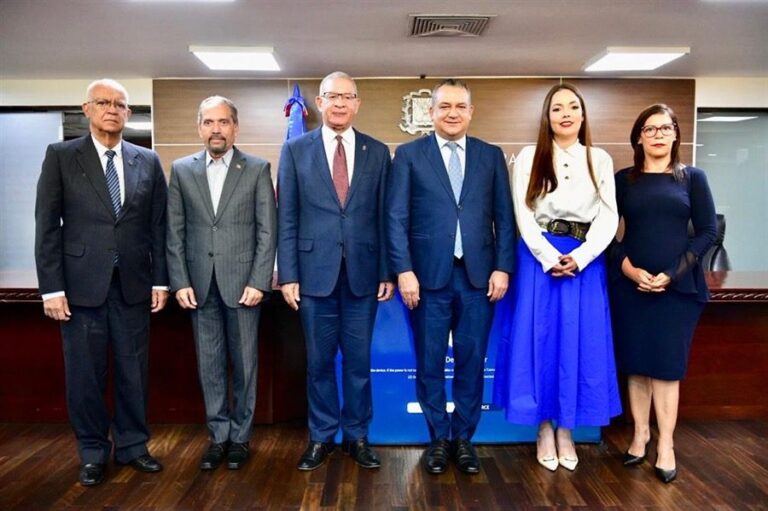 JCE incorpora símbolos patrios en nueva cédula con aval del Instituto Duartiano y CPEP