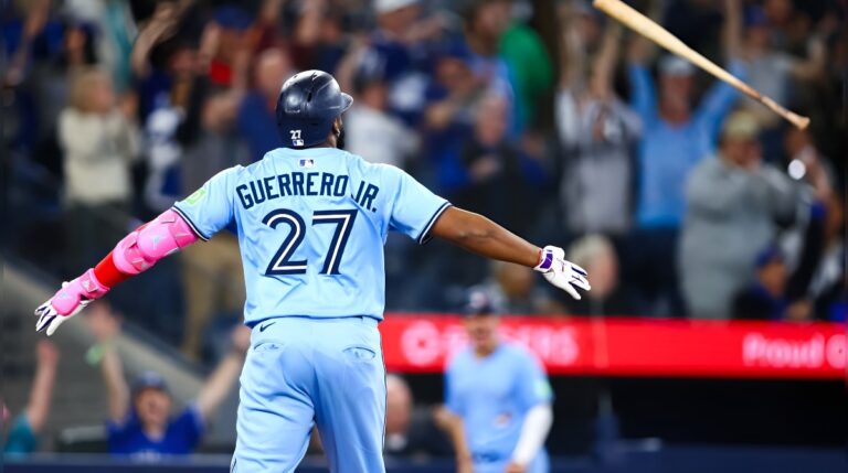 Vladimir Guerrero Jr. consolida liderazgo ofensivo en playoffs de MLB