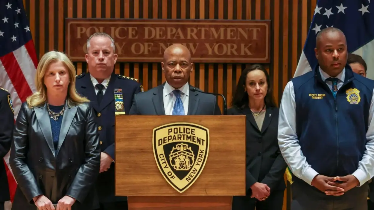 Alcalde-de-Nueva-York-reitera-que-la-ciudad-no-coopera-con-ICE-tras-redada-en-Manhattan.jpg
