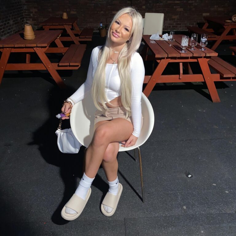 Muere influencer Amy Louise Leonard tras inhalar óxido nitroso