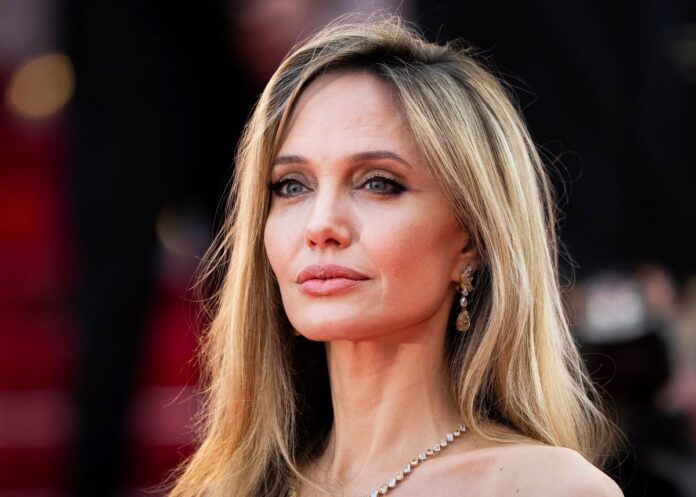 Angelina-Jolie-1.jpg