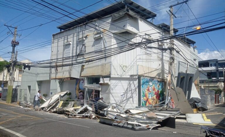 Colapsa fachada del Banco de Reservas en Salcedo – #DeInteres   #FVDigital