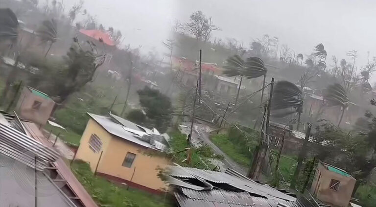 Huracán Melissa de categoría 5 impacta Jamaica con vientos de 265 km/h
