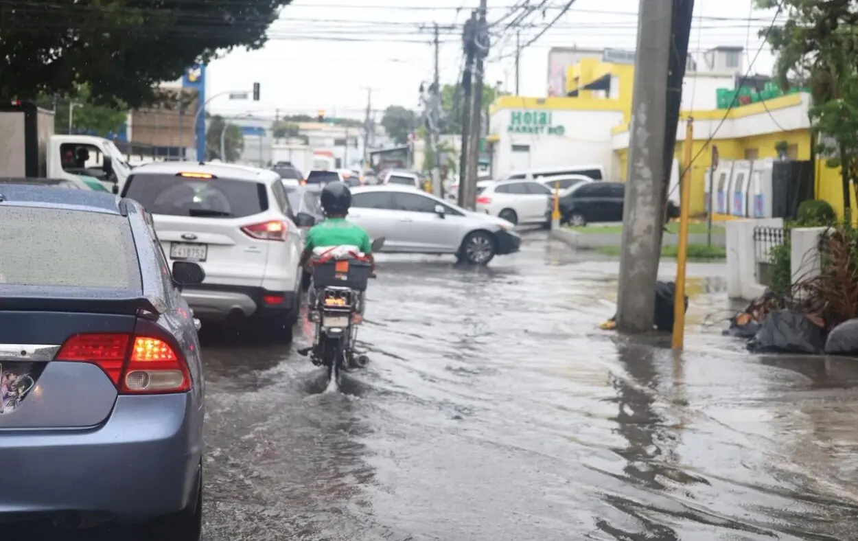 Transito-con-lluvias.jpeg
