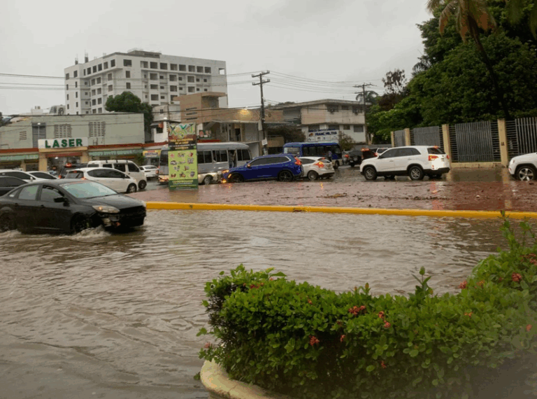 Lluvias de tormenta Melissa provocan inundaciones en alrededores de la UASD