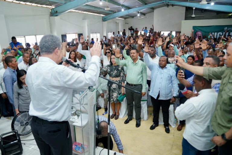 Leonel juramenta exdirigentes del PRM y PLD que se suman a la FP en San Cristóbal #FVDigital