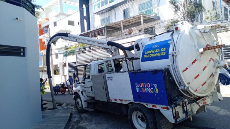 ADN refuerza limpieza de filtrantes e imbornales ante incidencia de una onda tropical