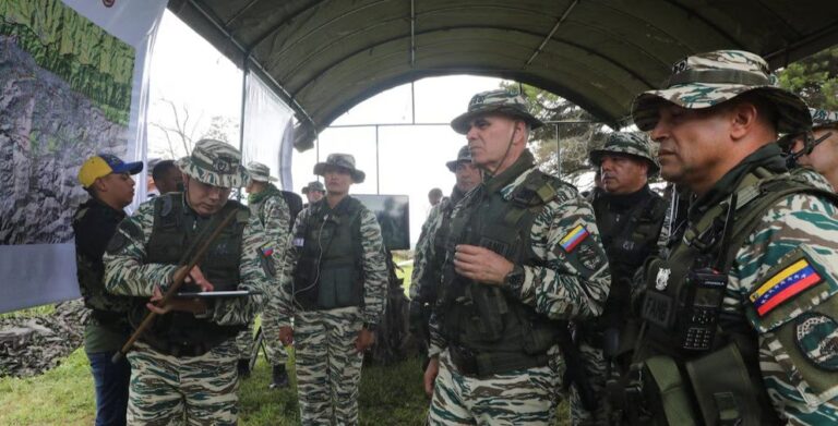 Venezuela refuerza defensa costera ante despliegue militar de EE.UU. en el Caribe