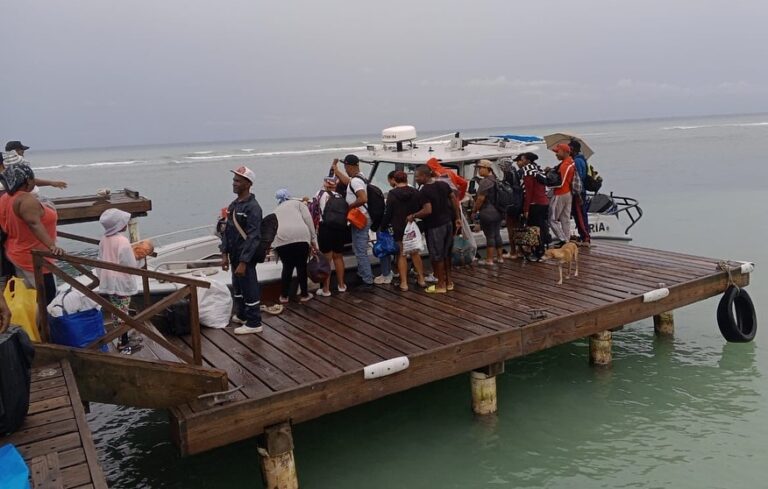 Armada evacúa a 98 personas en la Isla Saona – #DeInteres   #FVDigital