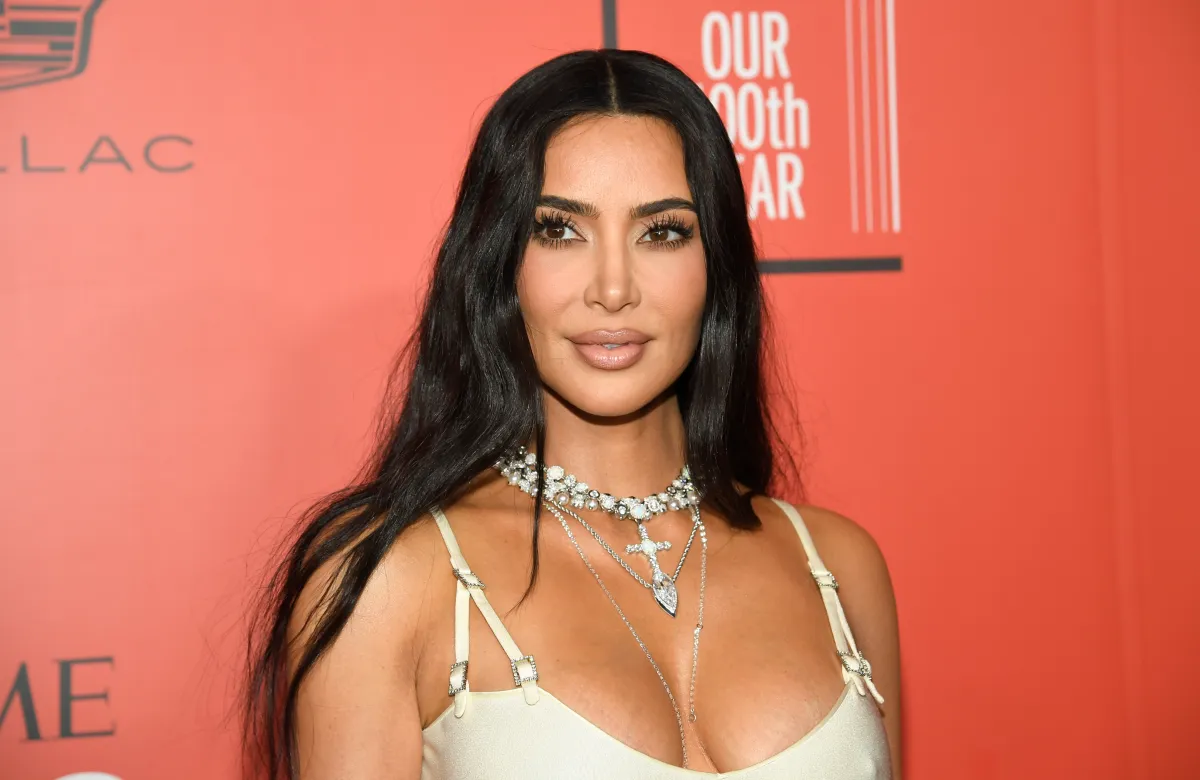 kim-kardashian-genera-polemica-con-prendas-de-skims.jpg