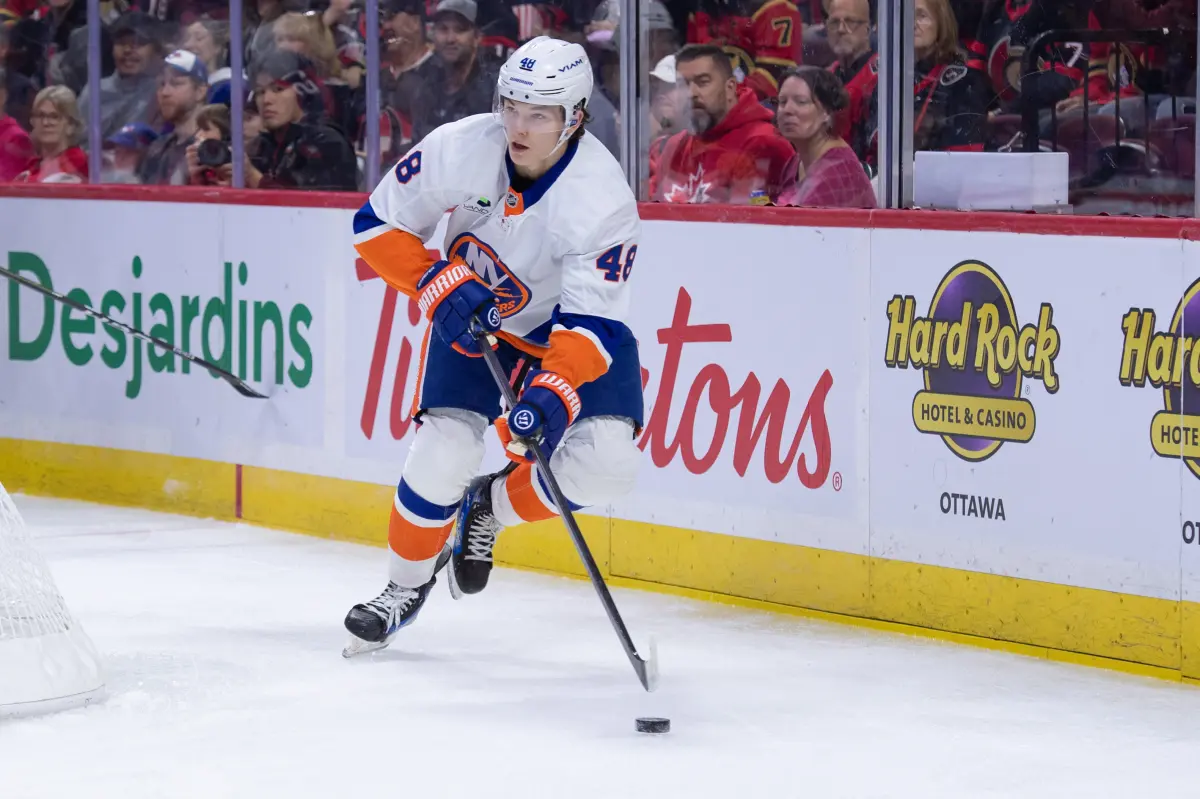 new-york-islanders-defenseman-matthew-113729374.jpg