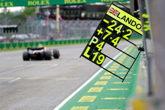 pit-board-for-lando-norris-mcl.jpg