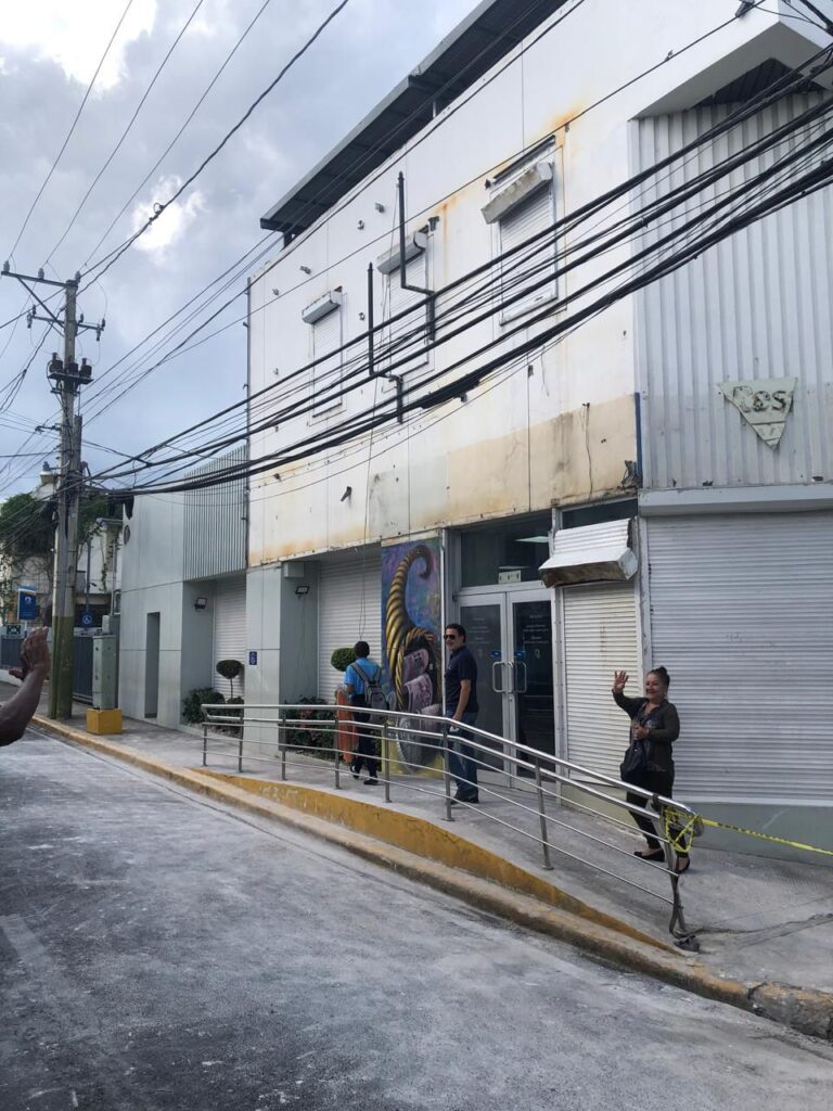 Banreservas reanuda operaciones en Salcedo tras desplome parcial de fachada