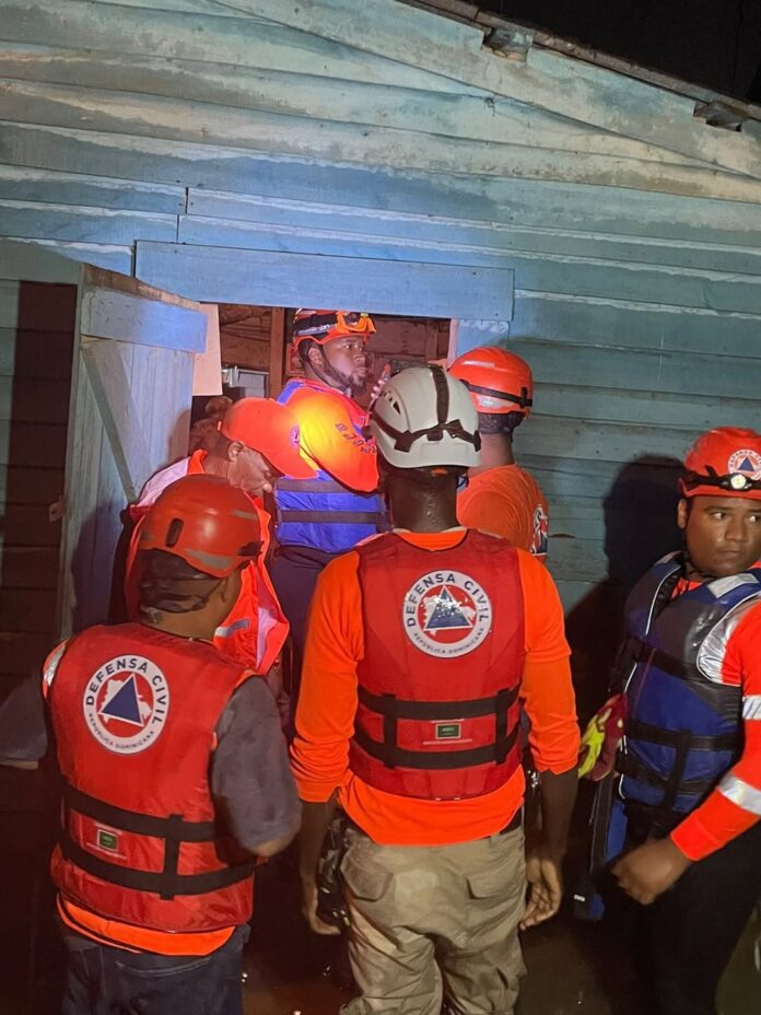 📍San-Pedro-de-Macoris.TormentaMelissa-🌀Nuestro-personal-brindo-asistencia-a-una-familia-de-t-1.jpg
