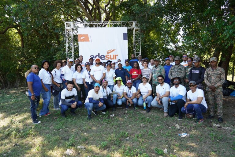 Durante jornada de reforestación en Najayo, Edesur siembra 1,500 árboles de caoba criolla en San Cristóbal