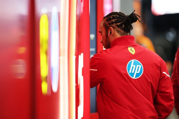 1762636033_lewis-hamilton-ferrari.jpg