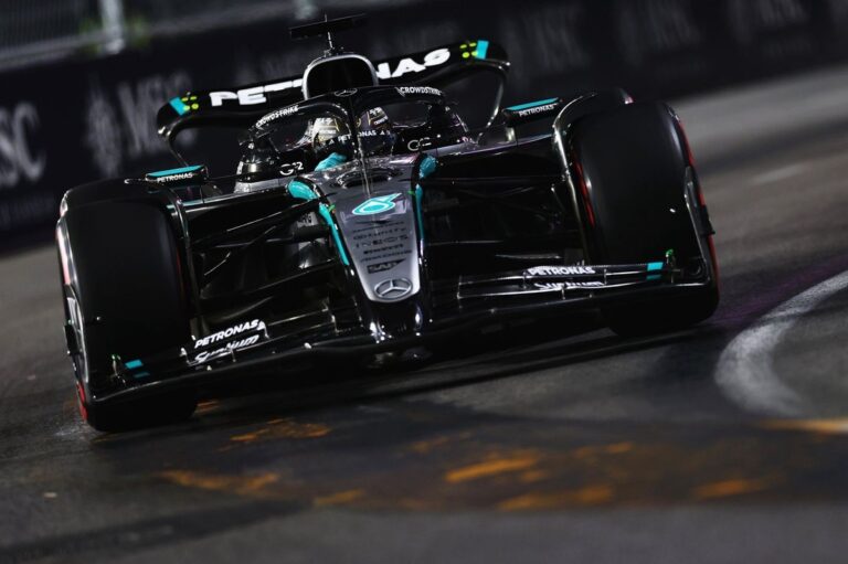 Russell lidera una extraña FP3 en Las Vegas con los McLaren últimos #F1 #FVDigital