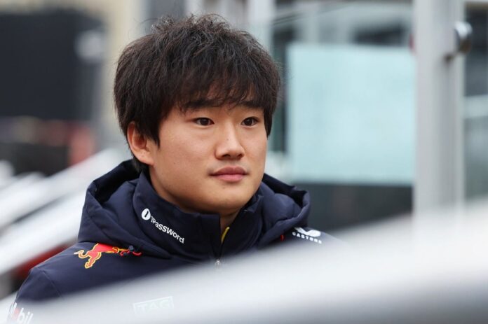 1763980473_yuki-tsunoda-red-bull-racing-t.jpg