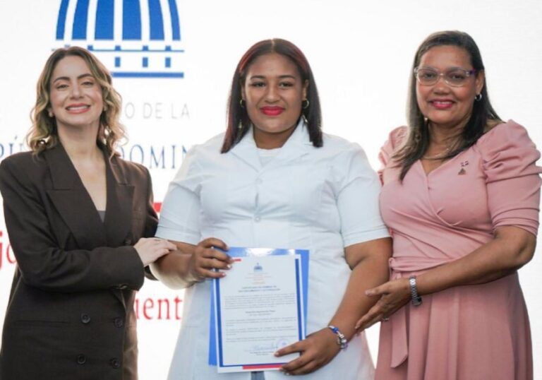 Desarrollo Social Supérate habilita tercera cohorte de personas cuidadoras; anuncian ruta para nuevas contrataciones