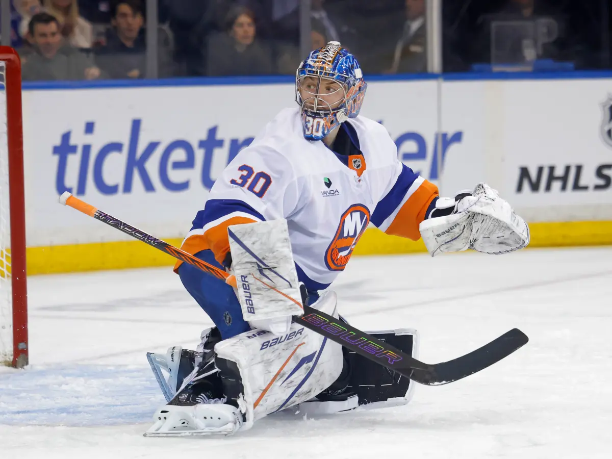 30-new-york-islanders-defends-115070050.jpg