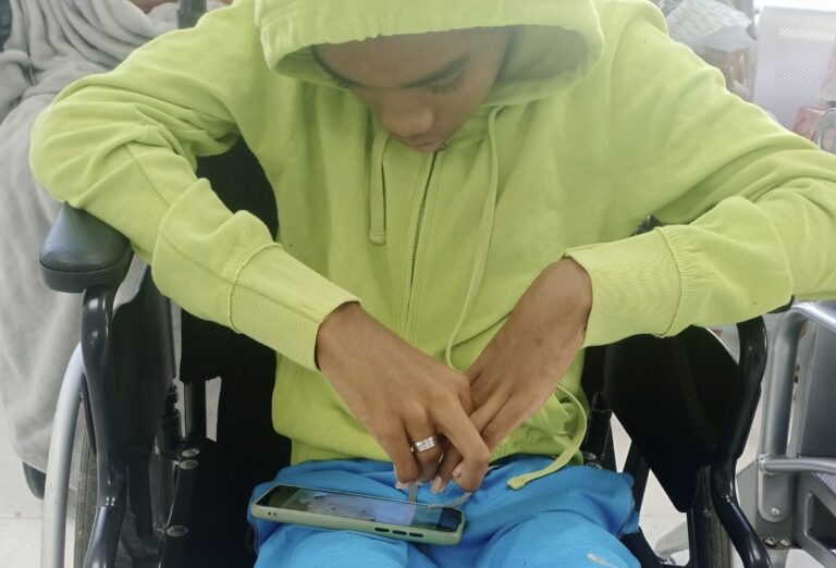 Joven de Yamasá solicita apoyo económico para someterse a cirugía tras enfrentar complejas condiciones de salud