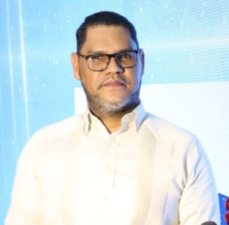 FUCIMDRES llama a comunicadores no asumir título de periodista