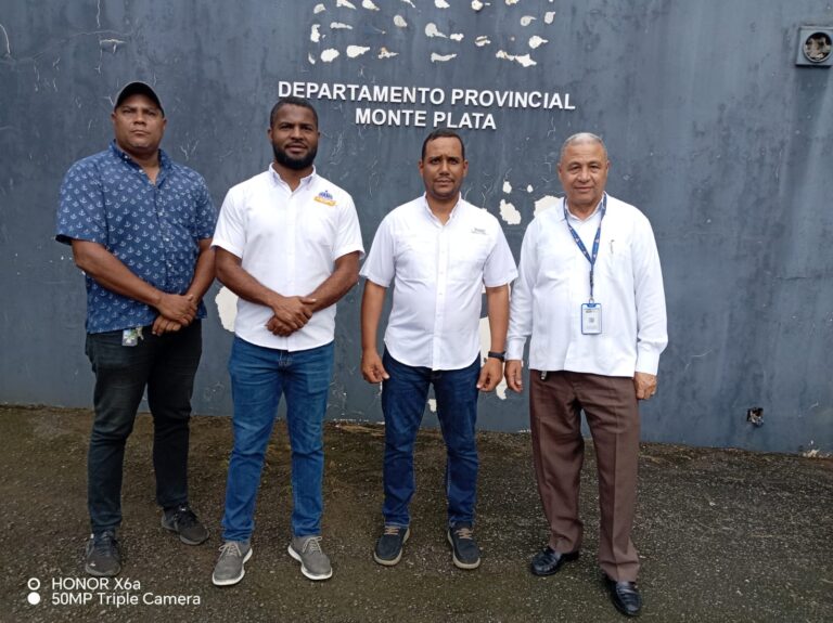 Alcaldía de Monte Plata y MOPC firman acuerdo clave para parqueo y taller de vehículos municipales