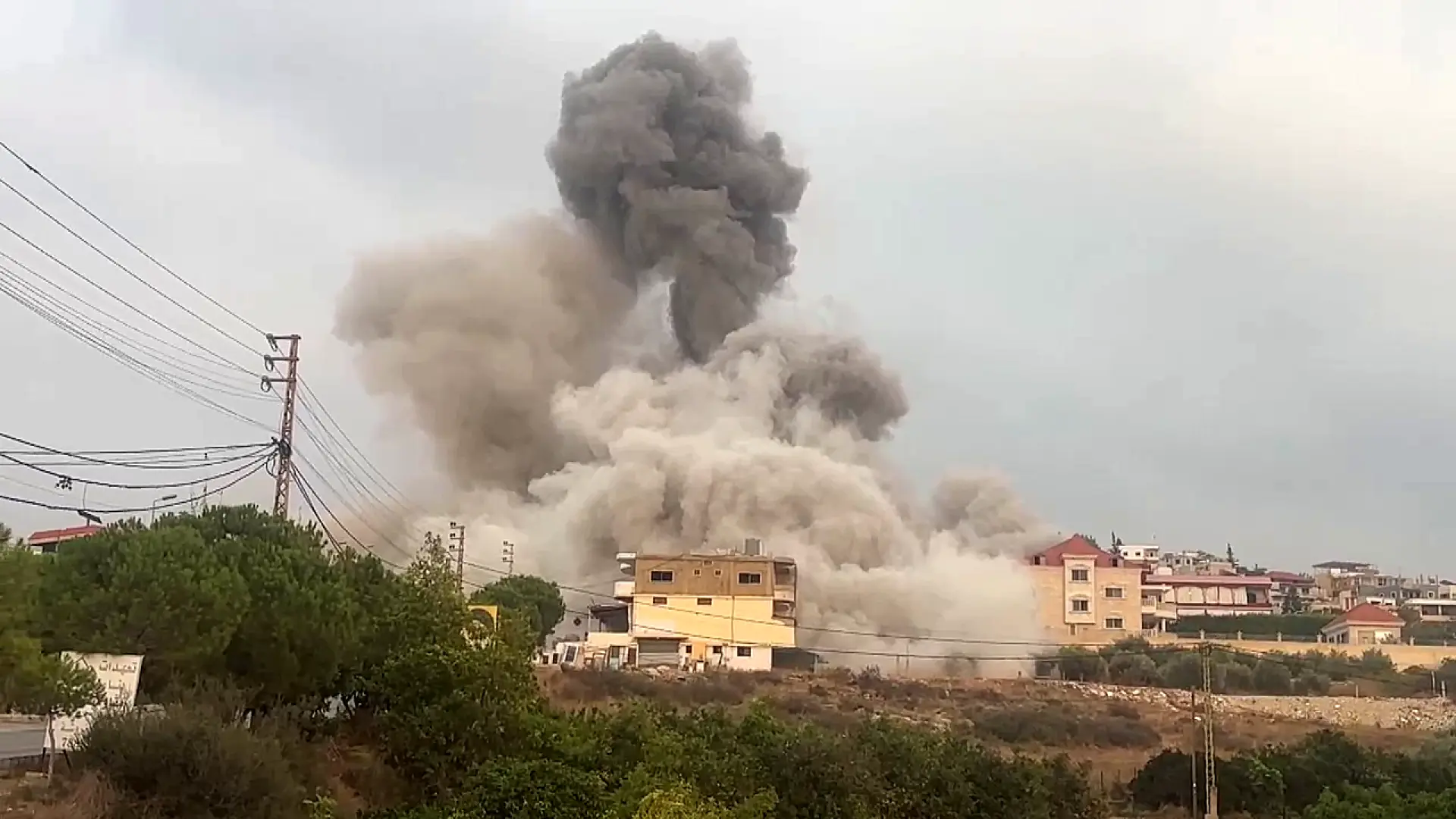 #Mundo:El Ejército de Israel bombardea tres localidades de Líbano y ordena evacuar otras dos #FVDigital