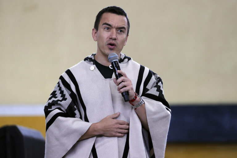 El presidente de Ecuador afirma que las ventas crecieron un 8,4 % en octubre pese al paro #FVDigital