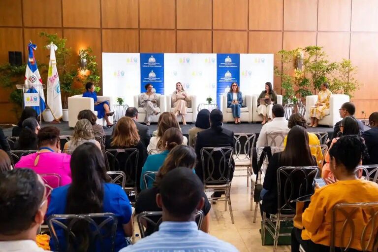 Analizan la violencia contra niños, niñas y adolescentes en la República Dominicana