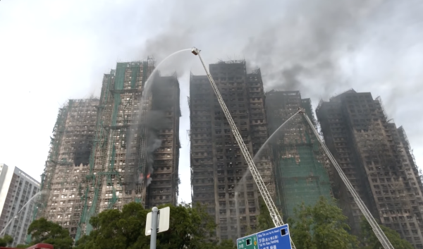 Aumenta-a-75-la-cifra-de-muertos-tras-incendio-en-Hong-Kong-600x353.png