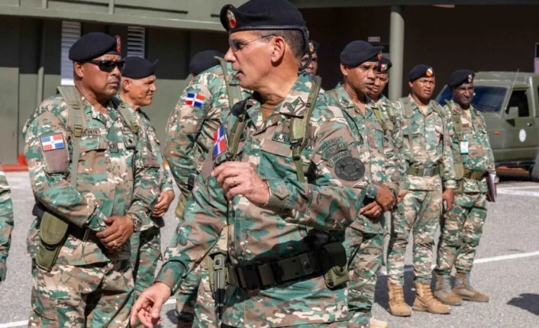 Comandante del Ejército refuerza control fronterizo y encabeza remozamiento en San Juan