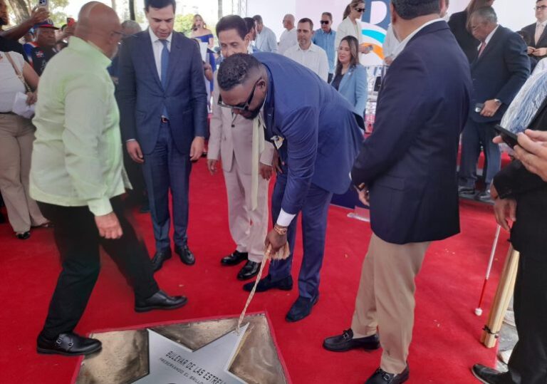 David Ortiz recibe su estrella en el Boulevard de la Churchill – #DeInteres   #FVDigital