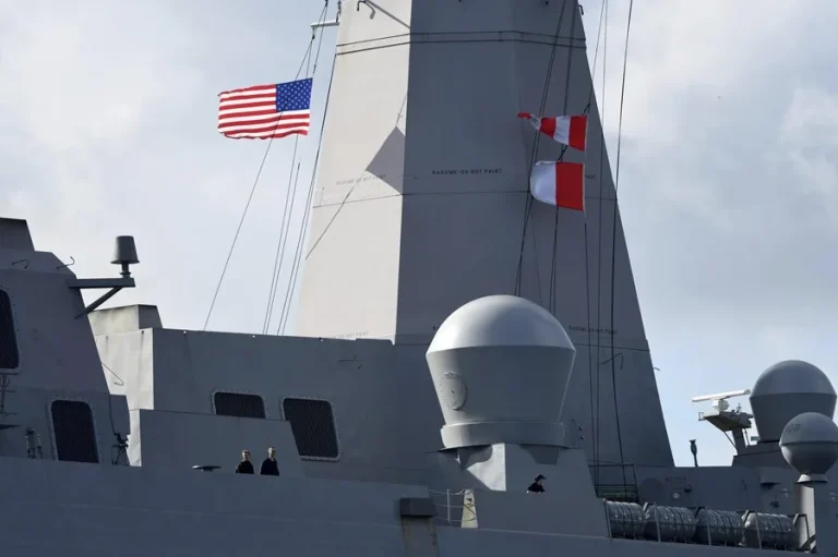 ¿Nuevos ataques? EE.UU. envía otro buque lanzamisiles al Caribe