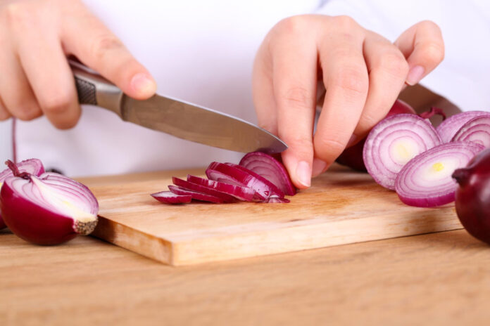 Este-es-el-secreto-para-cortar-cebolla-sin-llorar1.jpg