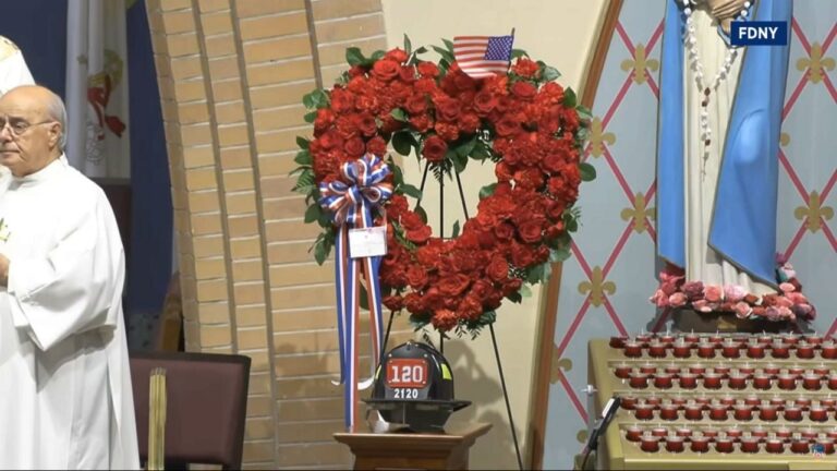 Familiares, amigos y bomberos despiden Patrick Brady