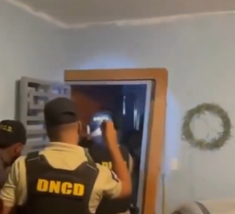 DNCD captura en Santiago a presunto microtraficante con drogas, armas y dinero en efectivo