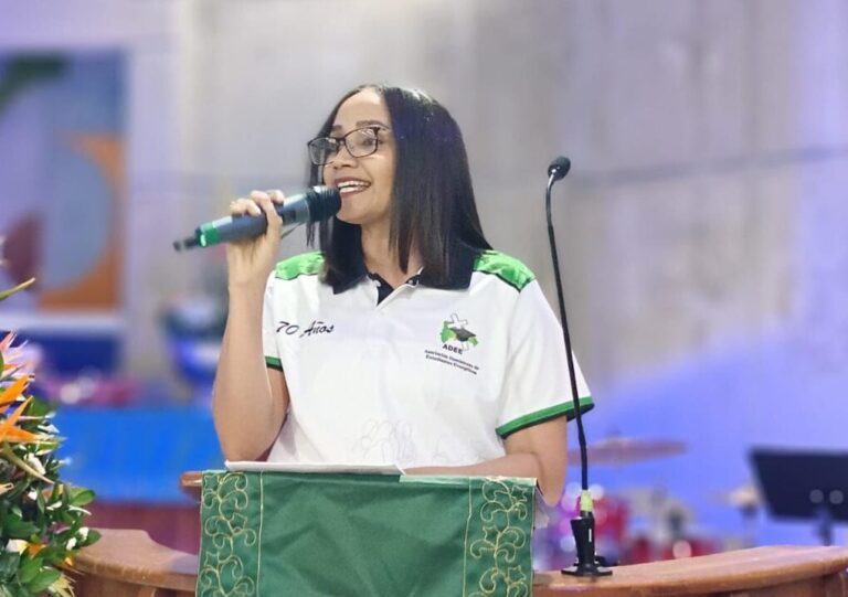 ADEE celebra 69 años comprometidos con promover evangelio entre estudiantes