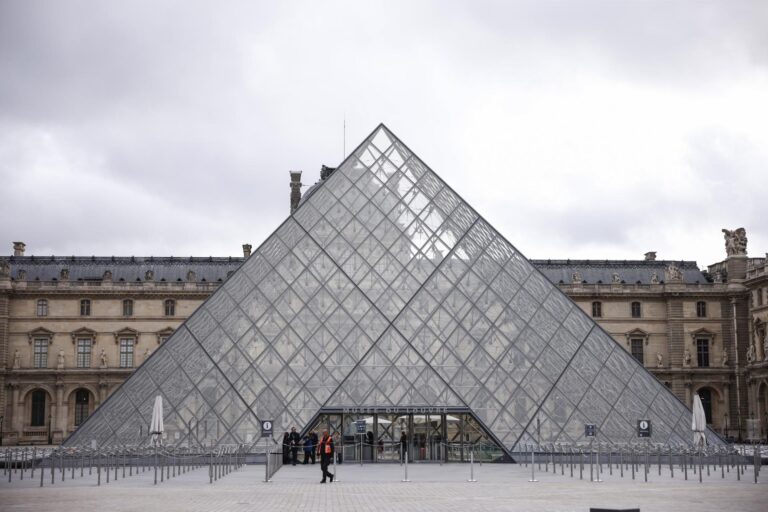 Tribunal de Cuentas dice que el Louvre prefirió adquirir obras que invertir en seguridad