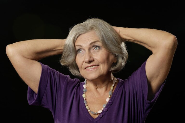 #Salud: ¿Notas más canas durante la menopausia? Descubre por qué
