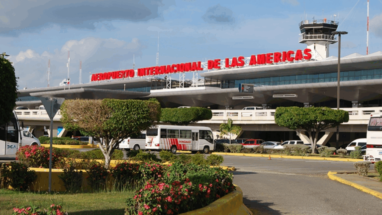 Aeropuerto Internacional de Las Américas realiza evacuación preventiva por presencia de humo en Terminal B