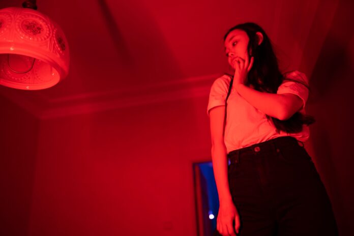 Terapia-con-luz-roja-en-casa-el-nuevo-‘must-que-esta-conquistando-a-los-influencers1.jpg