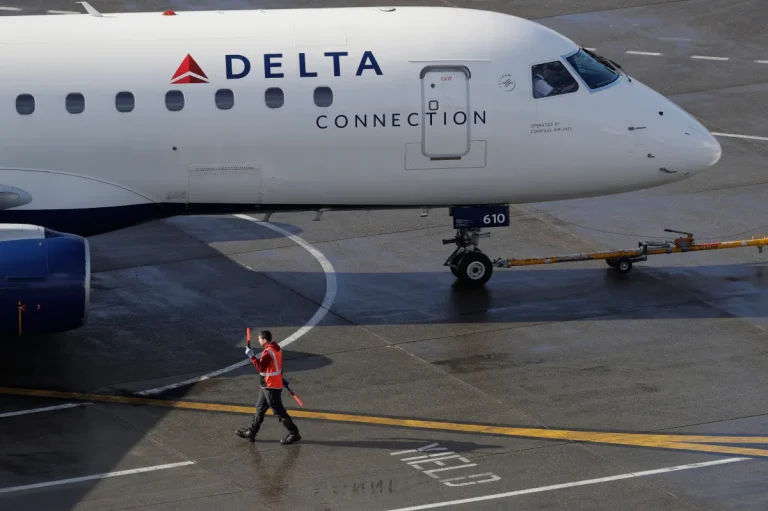 Abortan vuelo de Delta en aeropuerto LGA de Nueva York por amenaza de bomba
