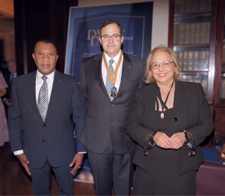Presidente del Banco BHD recibe premio de Cámara de Comercio Domínico Americana en Nueva York